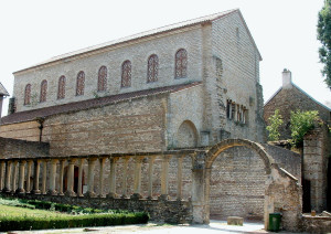 metz_-_eglise_saint-pierre-aux-nonnais_-_vue_du_cote_est